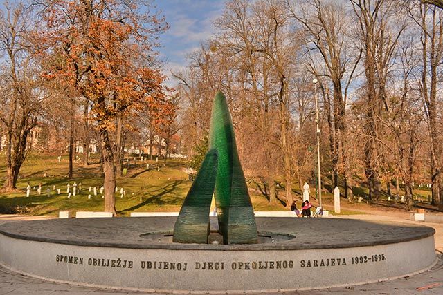 Savaşta öldürülen çocuklar anıtı