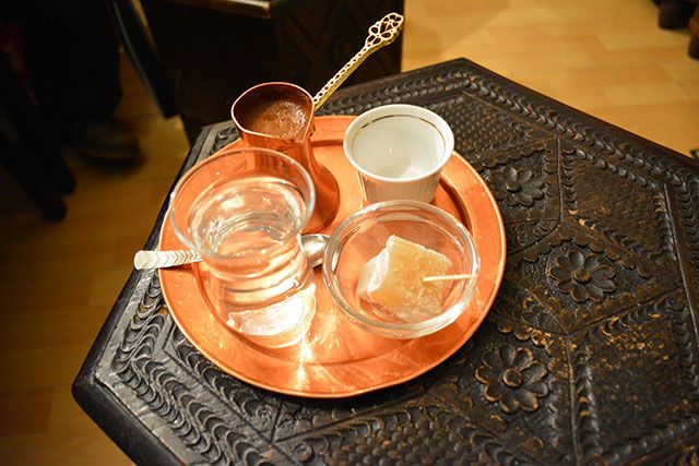 Saraybosna'da Türk kahvesi cezve ile servis ediliyor